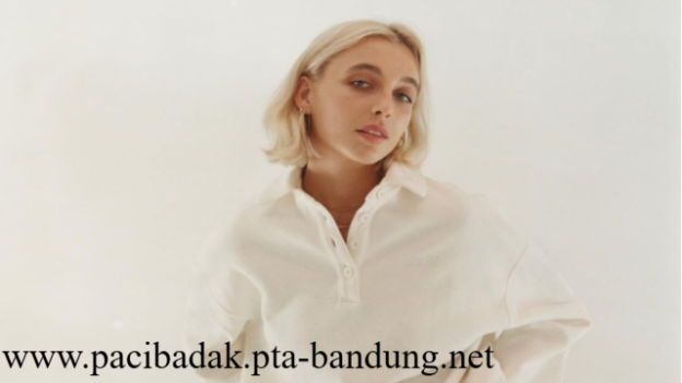 Biodata Emma Chamberlain dan Fakta Menarik